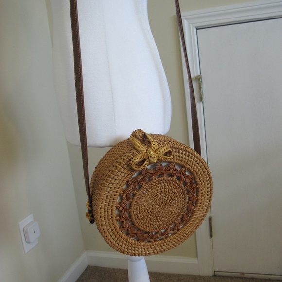 Handbags - Round Rattan Bohemian boho vacation Straw Handwoven Fashion Women's Purse EUC